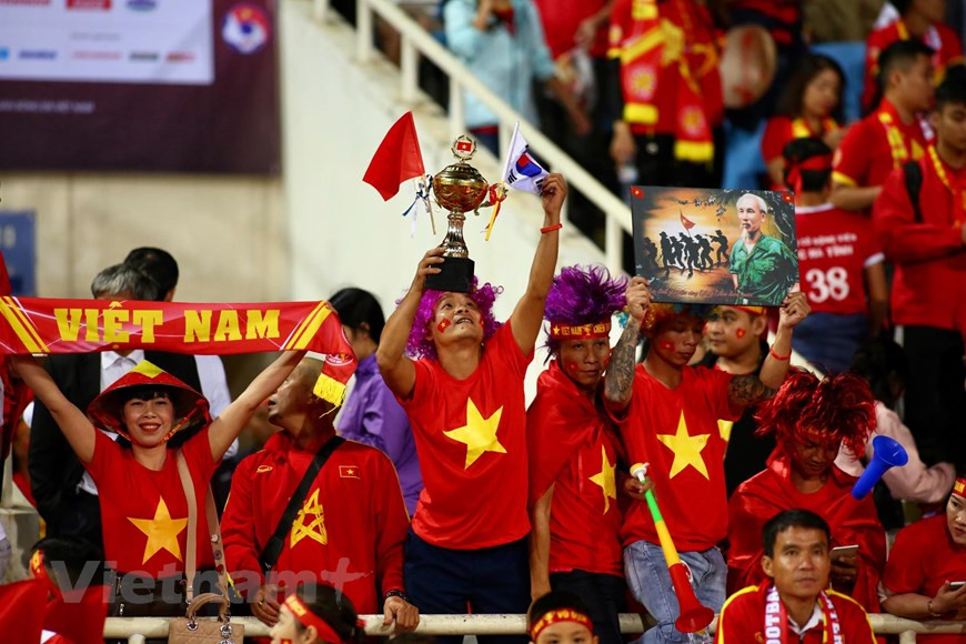 现场越南球迷的欢乐气氛。图自vietnamplus