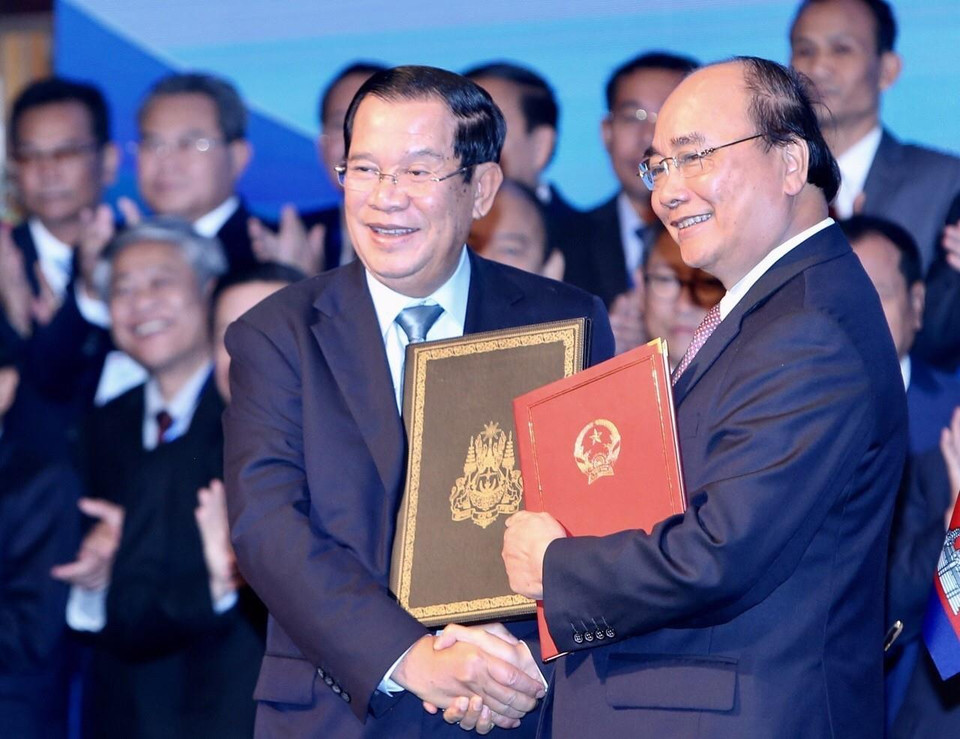 阮春福与洪森签署《1985年国家边界划分条约》和《2005年补充条约》的补充条约。越通社记者 统一 摄
