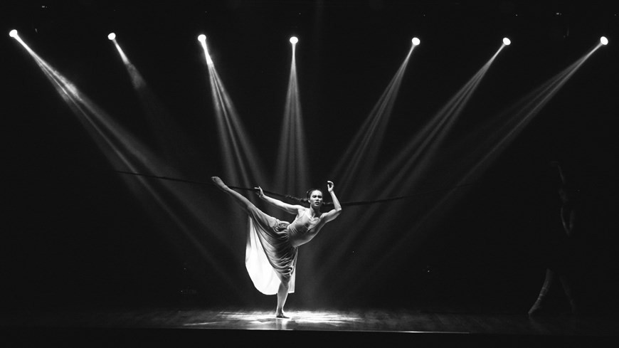 舞者魅力精彩呈现。图自vietnamplus