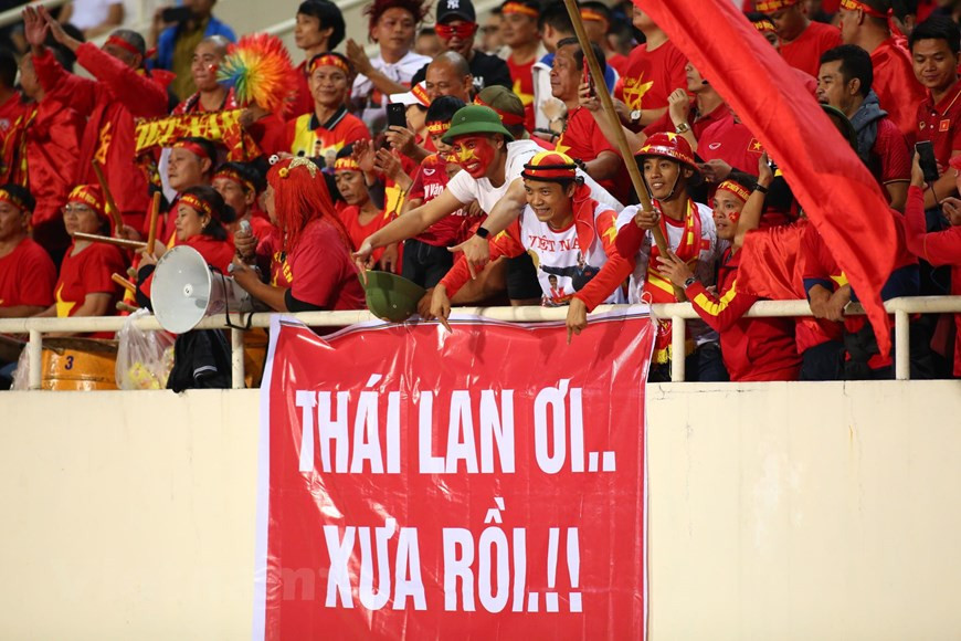 数千名越南球迷聚集美廷国家体育场为越南队助威。图自vietnamplus
