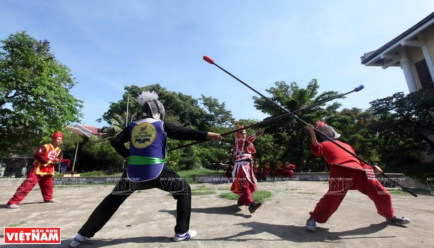 广南省会安市旗山道场上的武术排练。图自 越南画报