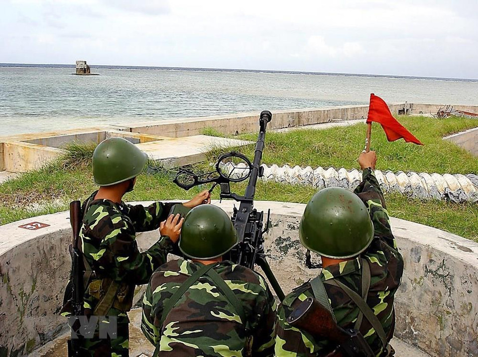 生存岛上战士进行训练，一直处于随时准备战斗的状态。越通社记者 淮南 摄