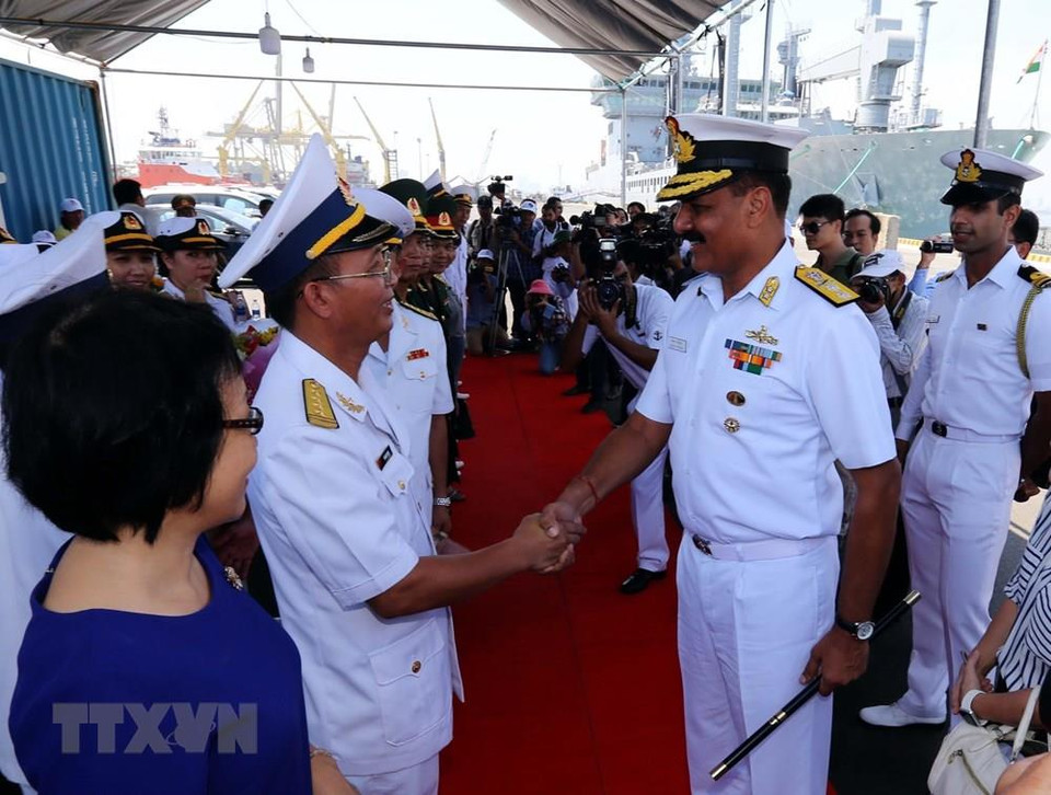 2018年5月21日至25日，承载913名军官和船员的印度三艘海军军船抵达仙沙港，对岘港市进行访问。越通社记者 陈黎林 摄