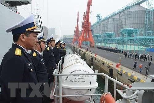 2019年4月22日，越南海军工作代表团访问中国青岛市，参加庆祝中国人民解放军海军成立70周年纪念典礼的各项多边活动。图自越通社