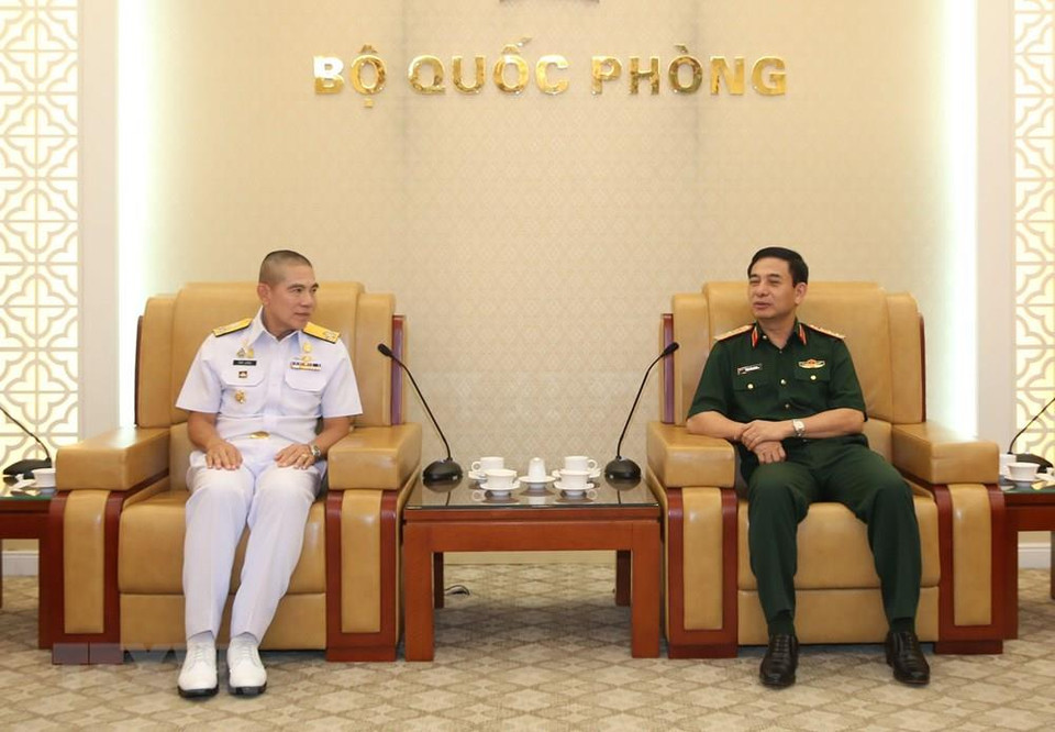 2019年6月18日上午，越南人民军总参谋长潘文江上将会见对越南进行工作访问的泰国皇家海军司令列差•如迪特（Luechai Ruddit）上将。图自越通社