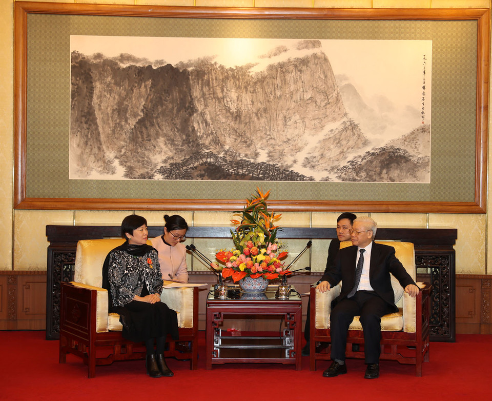 越共中央总书记阮富仲会见中国人民对外友好协会会长李小林（图片来源：越通社）