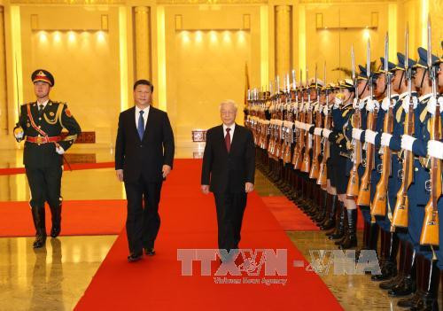 两国领导人检阅中国解放军仪仗会（图片来源：越通社）