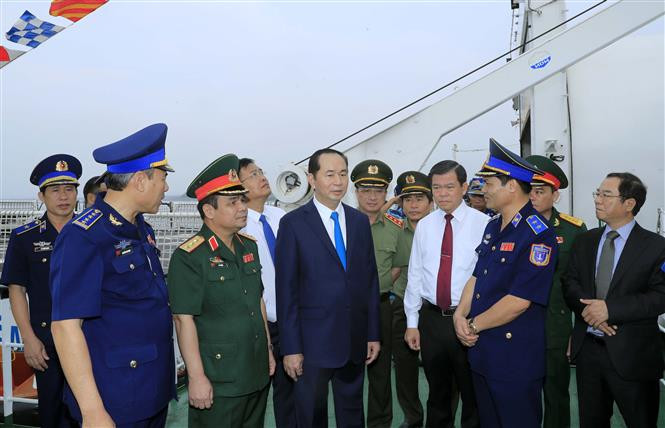 陈大光看望慰问汉密尔顿海岸警卫队。越通社记者 颜创 摄