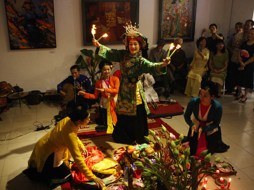  跳神演唱。越通社记者 青松 摄