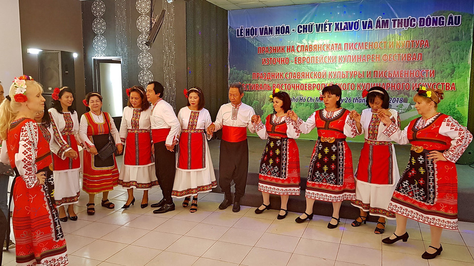 保加利亚民间舞蹈表演。越通社记者 世英 摄