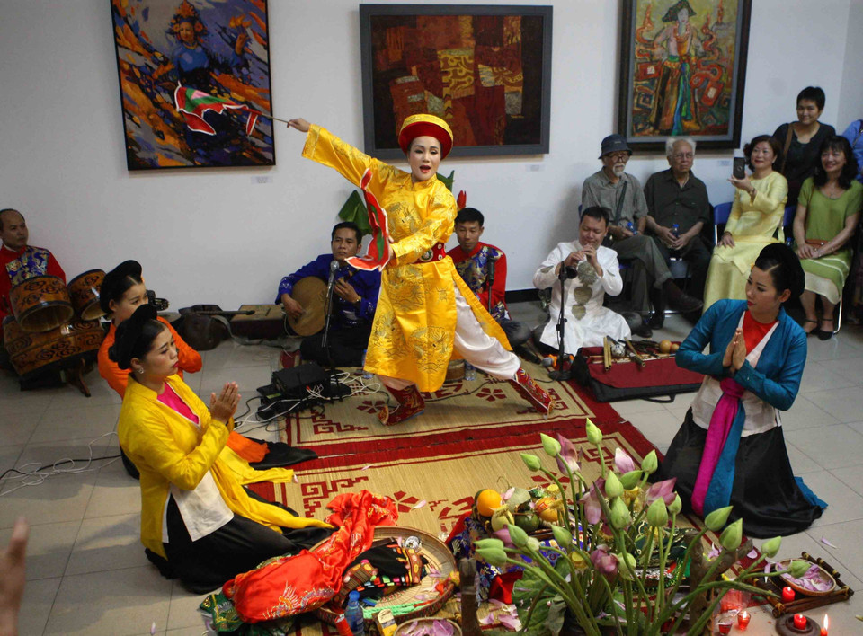 跳神演唱。越通社记者 青松 摄