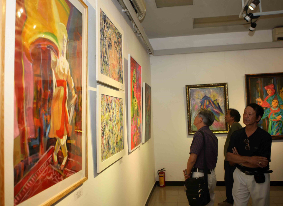 “跳神艺术”图片展所展出的作品。越通社记者 青松 摄