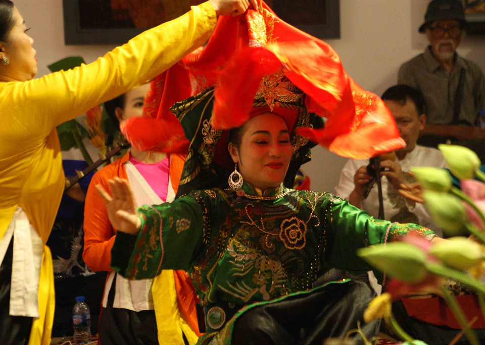  跳神演唱。越通社记者 青松 摄