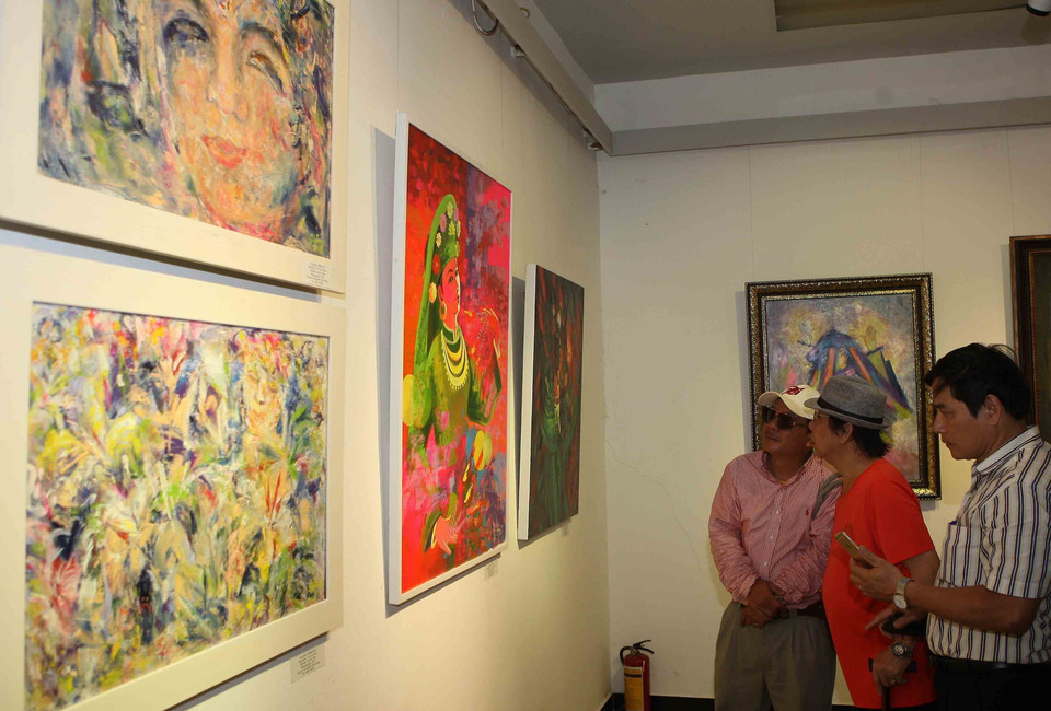 “跳神艺术”图片展所展出的作品。越通社记者 青松 摄