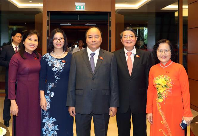 越南政府总理阮春福和国会代表。越通社记者 统一 摄