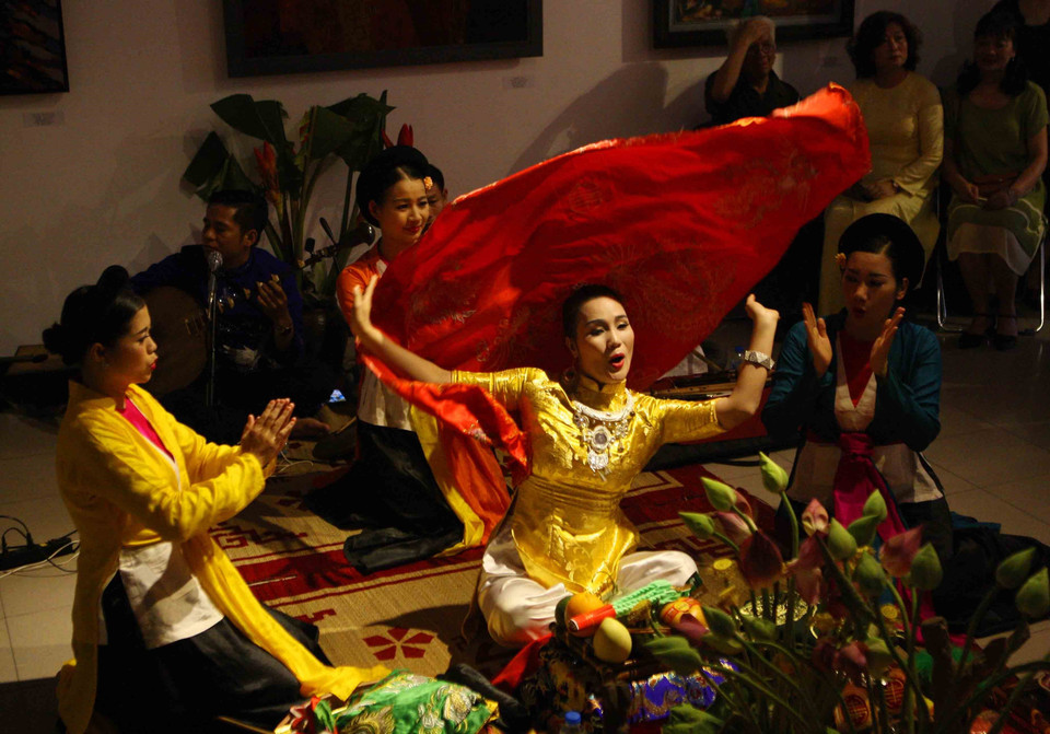  跳神演唱。越通社记者 青松 摄