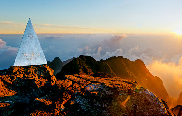 番西邦峰上的日照金山（图片来源：因特网）