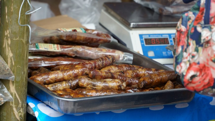 博览会上的食品展位。图自Vietnamplus