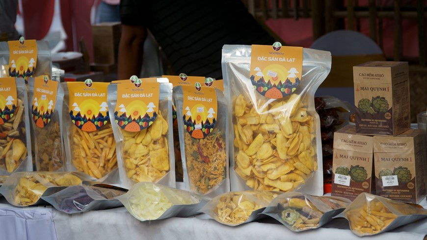 全国许多地方的土特产在此次博览会上展示。图自Vietnamplus