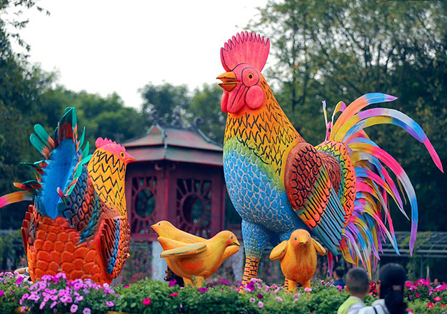 五颜六色的花街（图片来源：人民报）​