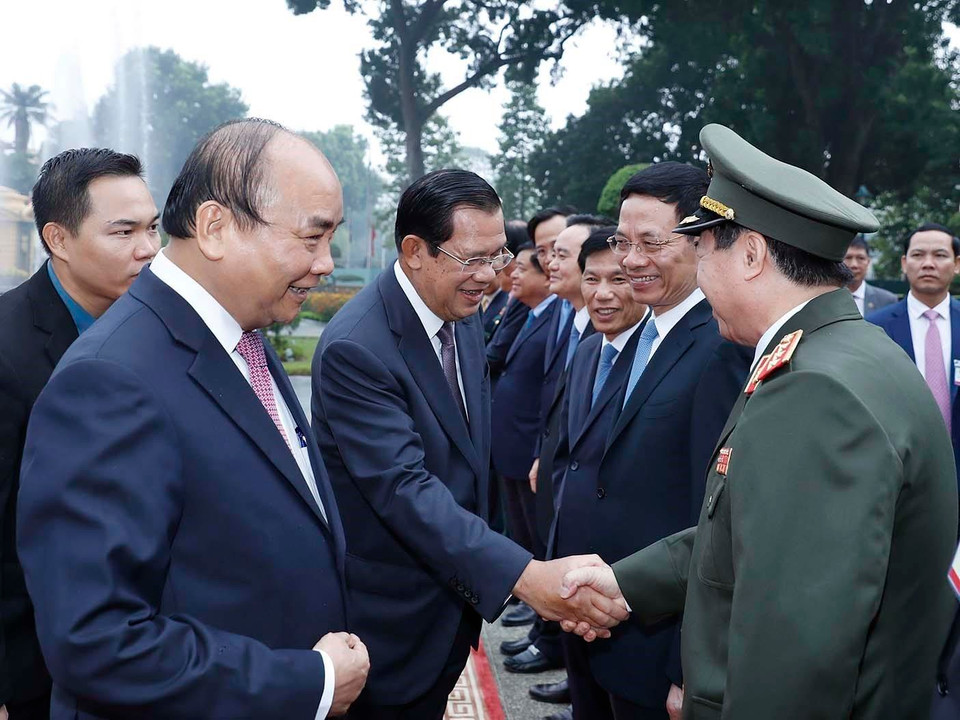 双方代表介绍。越通社记者统一 摄