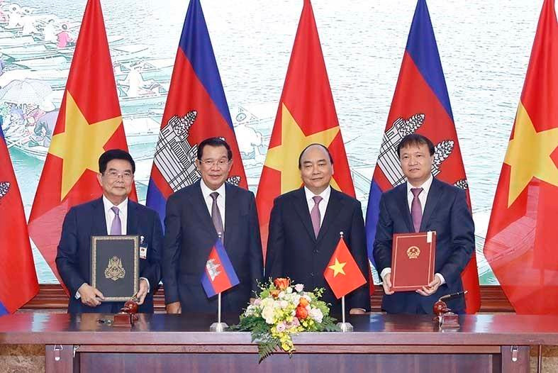 双方合作文件签字仪式。越通社记者统一 摄