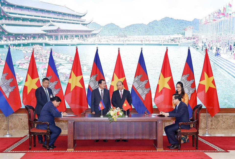 双方合作文件签字仪式。越通社记者统一 摄