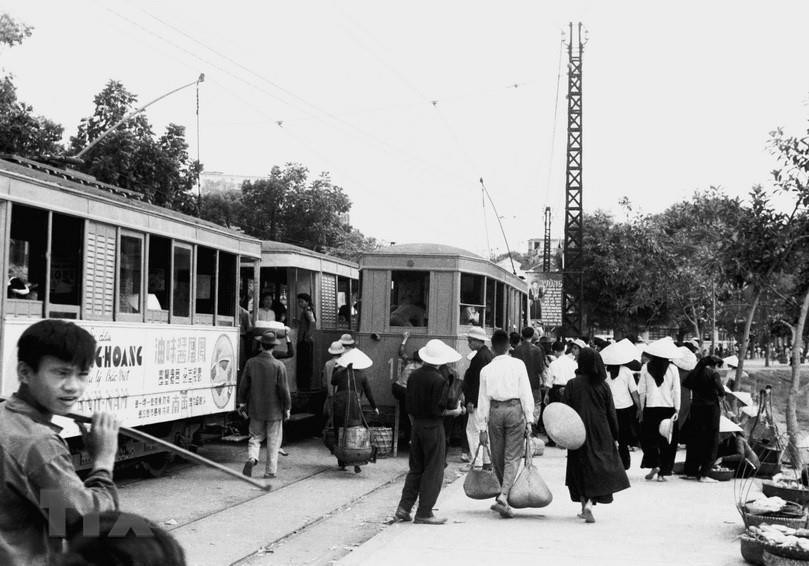 20世纪河内市民使用的电动火车。越通社资料图