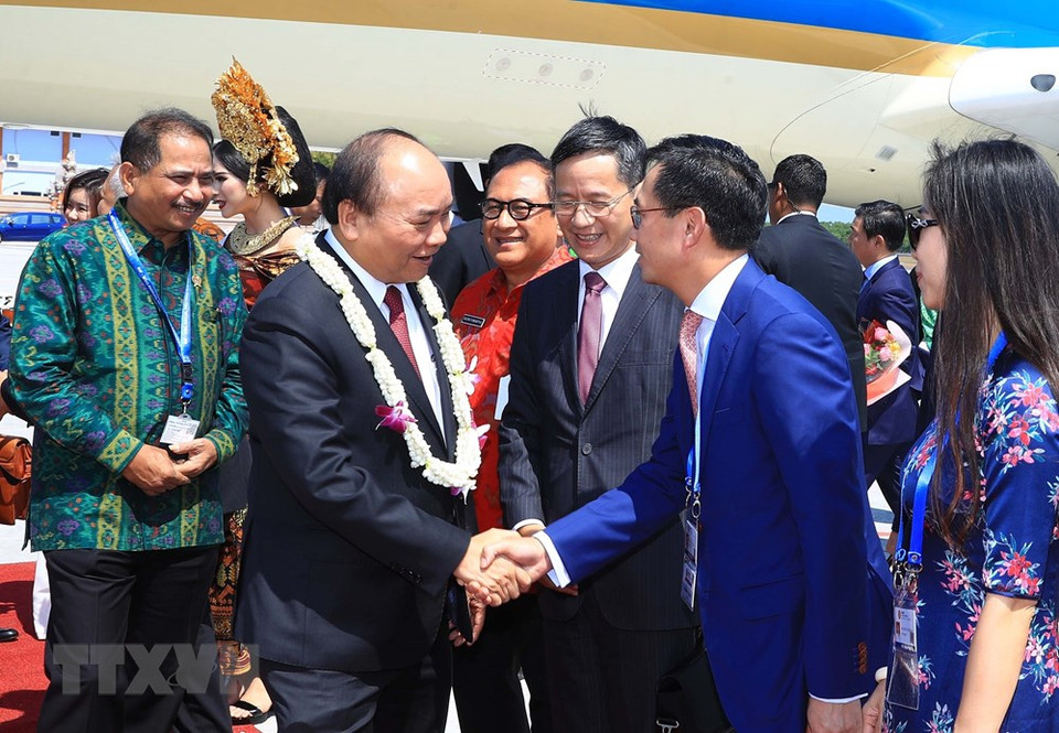 印尼领导代表到机场迎接阮春福一行。越通社记者 统一 摄