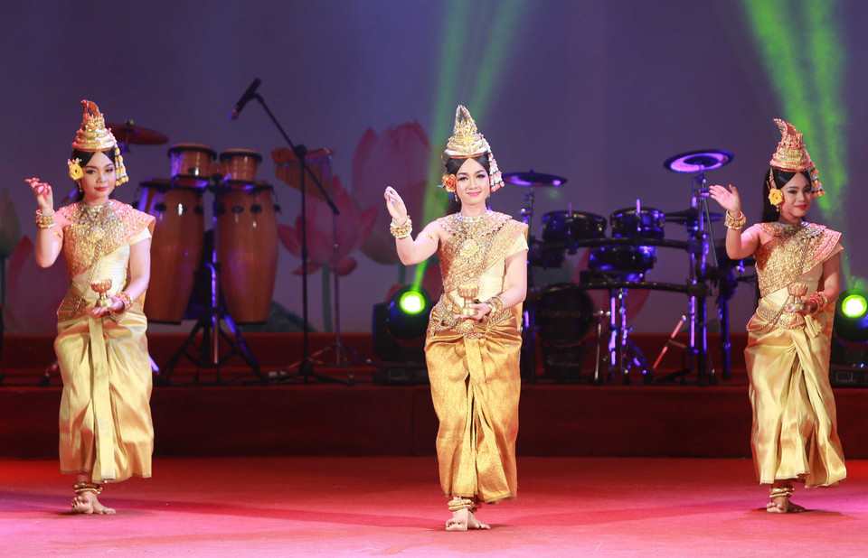 “越老柬三国深浓友谊”艺术交流活动的表演节目。（图片来源：越通社）