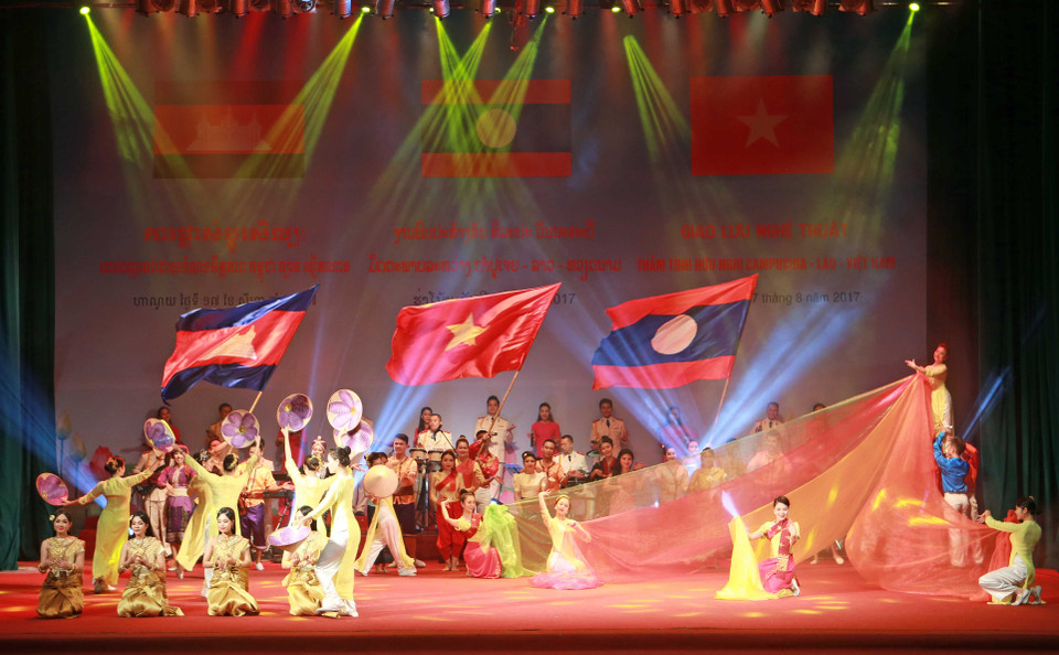 “越老柬三国深浓友谊”艺术交流活动的表演节目。（图片来源：越通社）