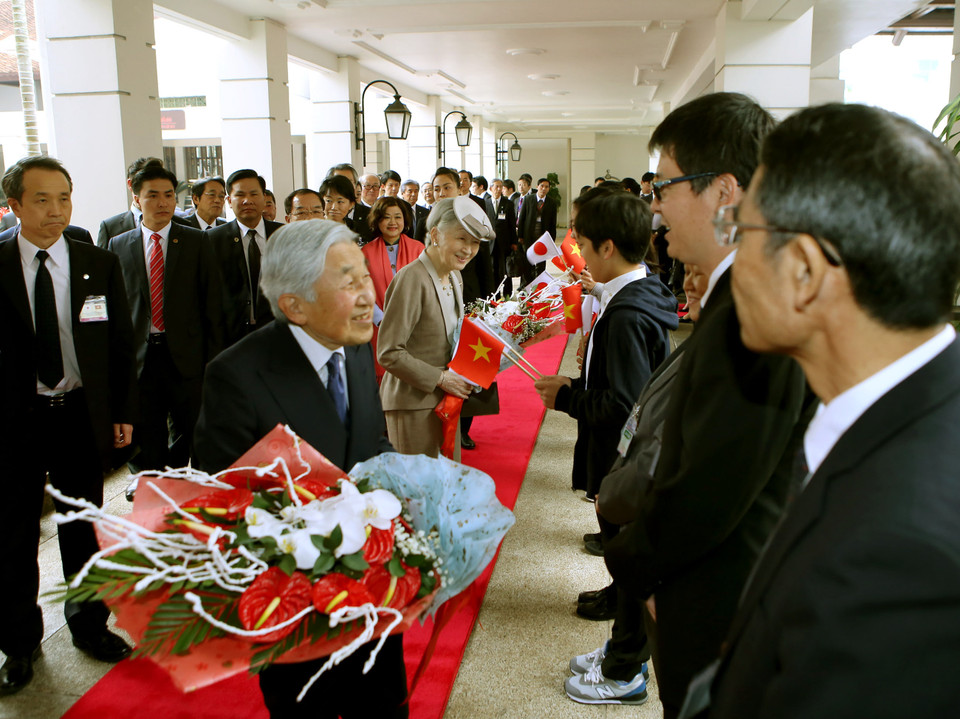 在河内市举办的日本天皇和皇后迎接仪式（图片来源：越通社）