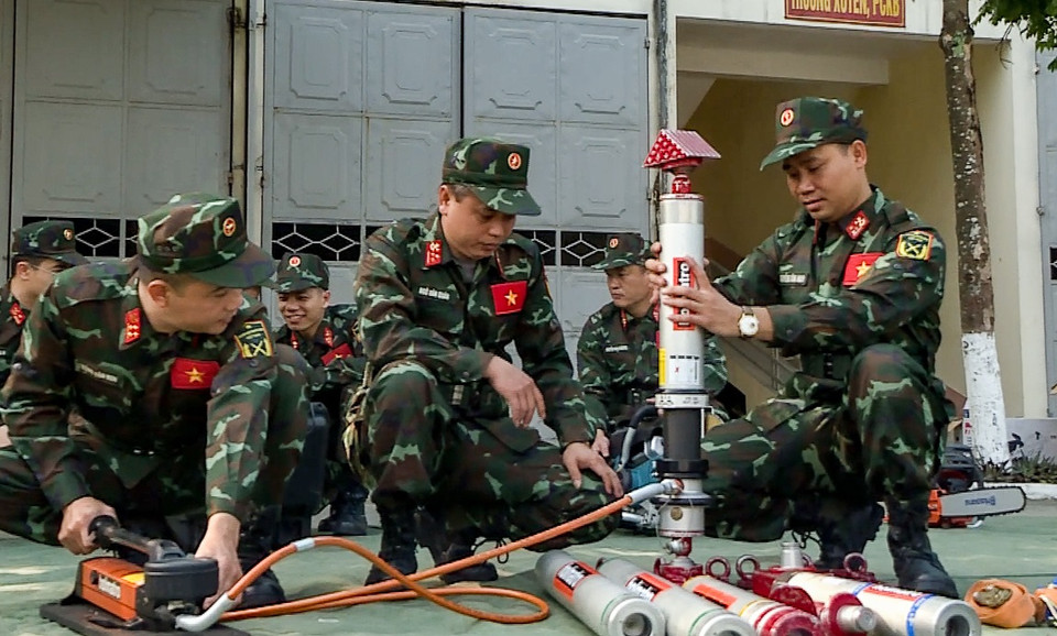 器材在密封和运往到指定地点之前必须经过仔细的检查。图自 越通社