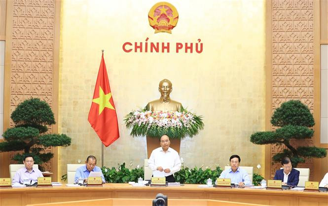 10月1日上午，越南政府总理阮春福在政府总部主持召开政府2018年9月例行会议。越通社记者统一 摄