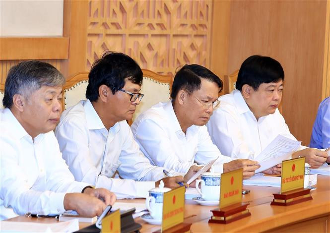 10月1日上午，越南政府总理阮春福在政府总部主持召开政府2018年9月例行会议。越通社记者统一 摄