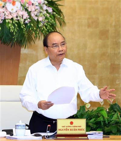 10月1日上午，越南政府总理阮春福在政府总部主持召开政府2018年9月例行会议。越通社记者统一 摄