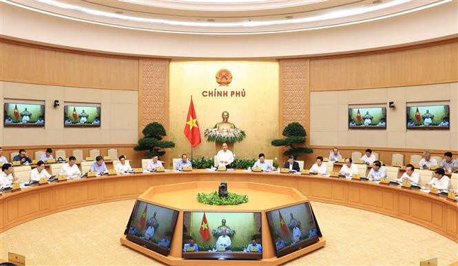 10月1日上午，越南政府总理阮春福在政府总部主持召开政府2018年9月例行会议。越通社记者统一 摄