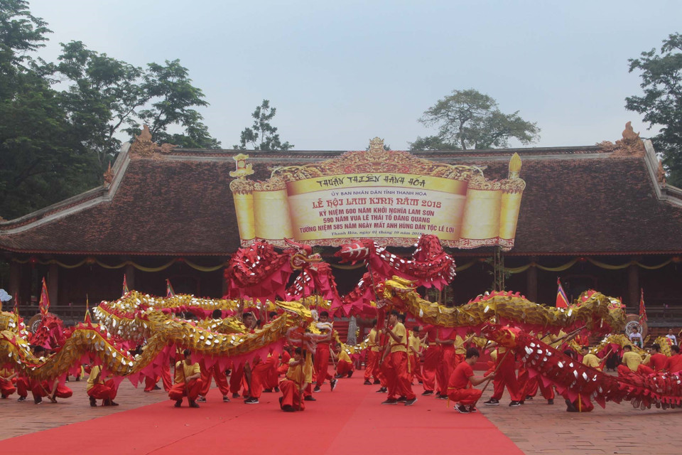 蓝京庙会开庙仪式 图自越通社