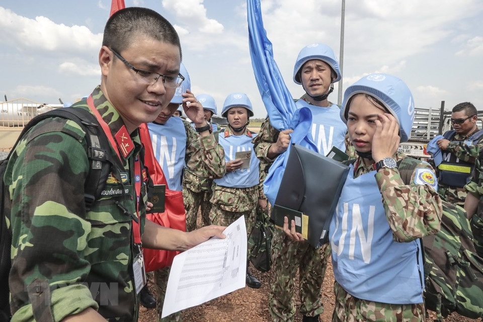 越南医疗分队抵达朱巴国际机场，开始在南苏丹执行联合国维和行动任务。 图自越通社