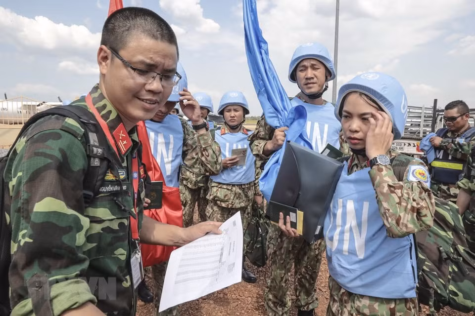 越南医疗分队抵达朱巴国际机场，开始在南苏丹执行联合国维和行动任务。 图自越通社