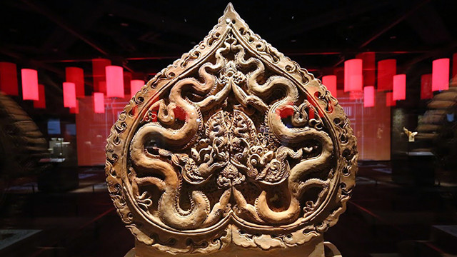 地下第一层面积为近1700平方米，展示升龙的文物和遗迹，尤其是李朝宫殿建筑的模仿。