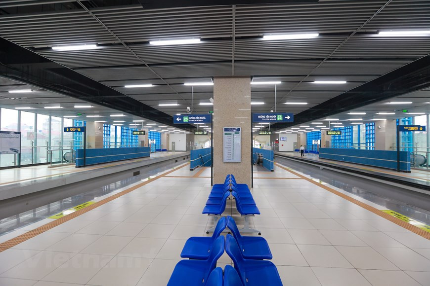 吉灵—河东线日票价格为3万越盾，月票价格为20万越盾，学生和在各工业区工作的工人月票10万越盾； 非工业区劳动人员月票价14万越盾。有功人员、高龄老人、残疾人、6岁以下儿童和贫困群众免票。吉灵—河东线投运前15天（免费开放）。15天之后，吉灵—河东线每天5时30分开始运行，并于22时30分结束运行，10分钟一趟，高峰期6分钟一趟。图自Vietnam+