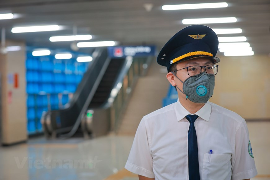 河内轻轨吉灵-河东线是越南河内首条轻轨线路。线路全长13.05公里，全段均为高架，起点站是栋多郡吉灵站，终点站是河东郡安义站，全程共设12个站口。该项目列车共13列， 每列四车厢，列车间隔时间将由初步阶段的3-5分钟缩短至2分钟。历经10年投资建设和多次调整施工进度之后，河内轻轨吉灵—河东线于本月6日正式投运。图自Vietnam+