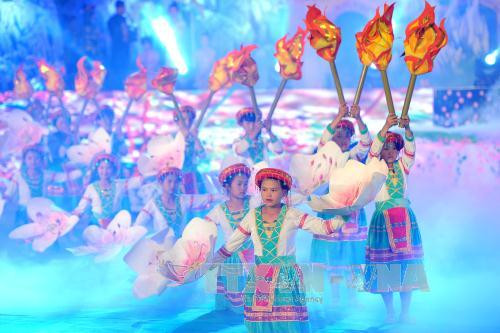 第二届荞麦花节开幕式上精彩表演节目（图片来源：越通社）