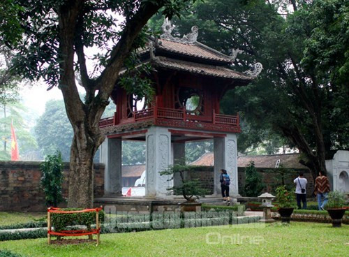 文庙-国子监遗迹群众的圭文阁被视为越南民族尊师重教传统的象征和文化结晶的长存。