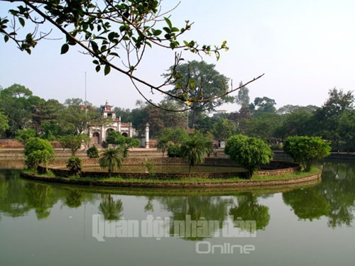 古螺城遗迹区的玉井。古螺城位于河内东英县，这里拥有玉井、古螺亭、安阳王寺等著名的工程，成为河内的独特旅游区。