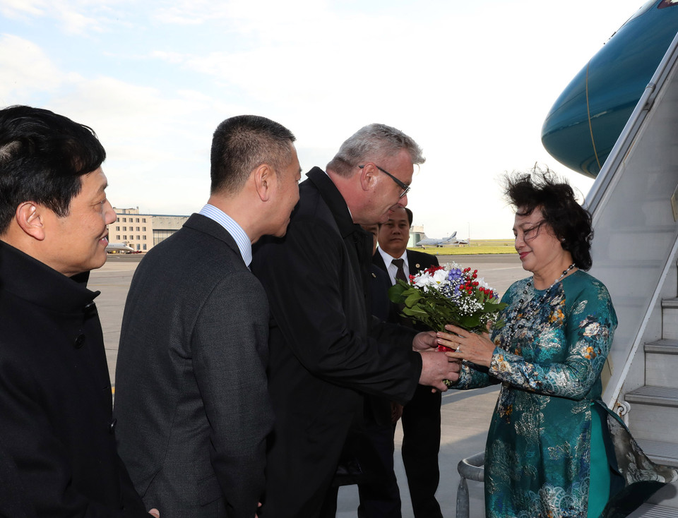 捷克参议院副议长依沃•巴列克到机场迎接阮氏金银一行。