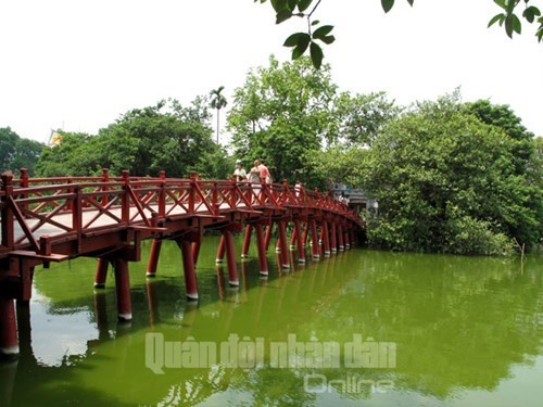 栖旭桥与玉山寺。