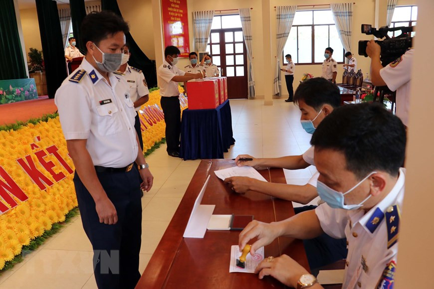 越南海警第三区盖章确认选民已进行投票。图片来源：越通社