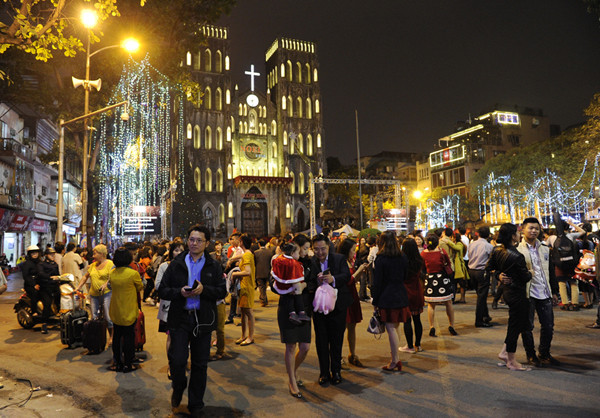 河内市大教堂——过圣诞节时不能错过的地方。（图片来源：越南《人民报》）
